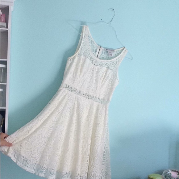 Lace Illusion Dress - Picture 3 of 6